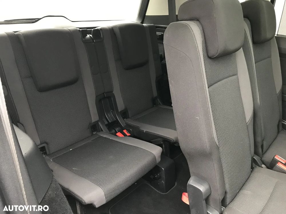 Volkswagen Touran 2.0 TDI SCR DSG Trendline - 32