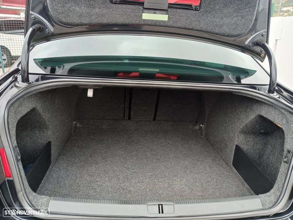 VW Passat 2.0 TDI Highline - 31