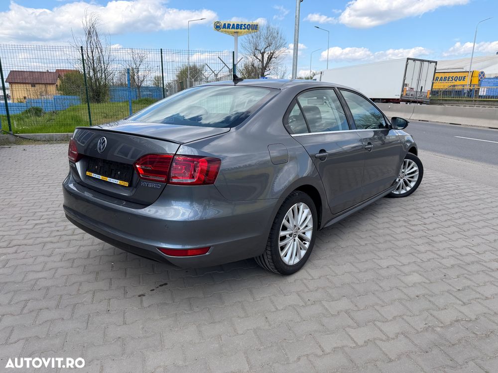Volkswagen Jetta - 2
