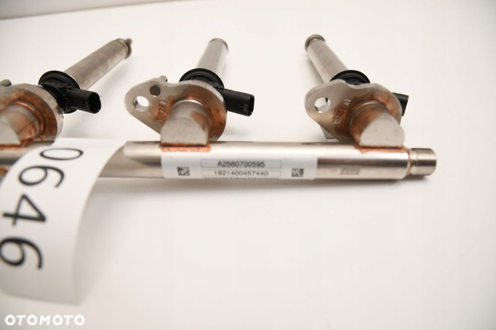MERCEDES KOMPLETNA LISTWA WTRYSKOWA WTRYSK 0646 - 2