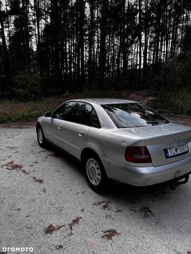 Audi A4 Limousine 1.8 - 7