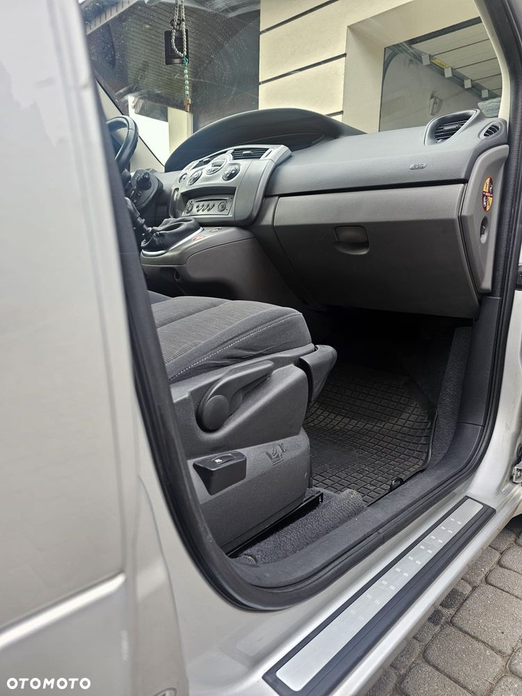 Renault Scenic 1.9 dCi Confort Privilege - 12