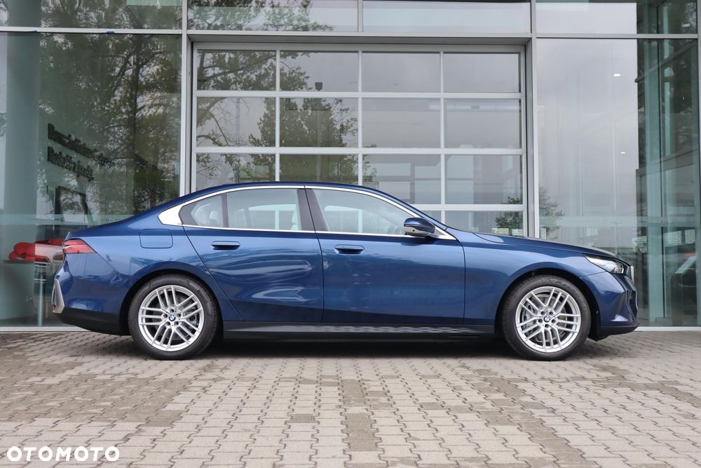 BMW i5 - 6