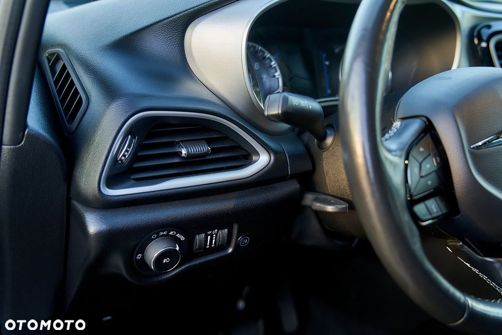 Chrysler Pacifica - 11
