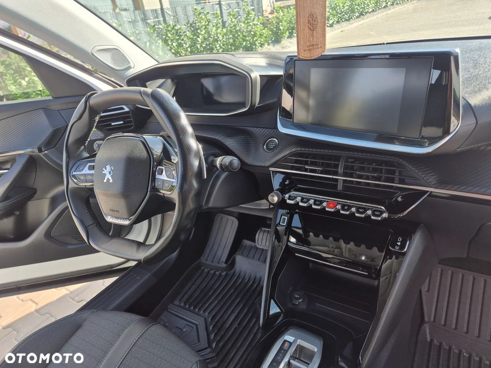 Peugeot 2008 PureTech 130 Allure S&S EAT8 - 4