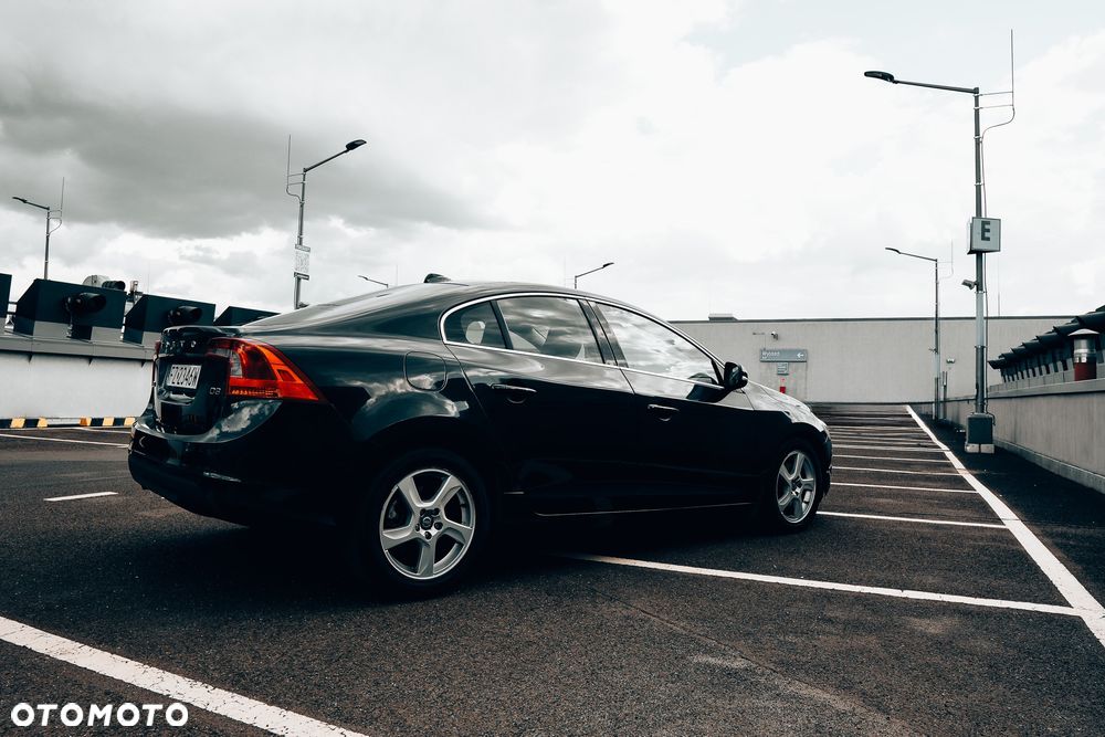 Volvo S60 D3 Geartronic Momentum - 24