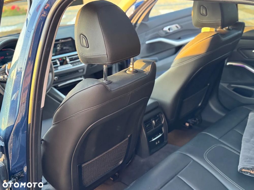 BMW Seria 3 320d Luxury Line sport - 15