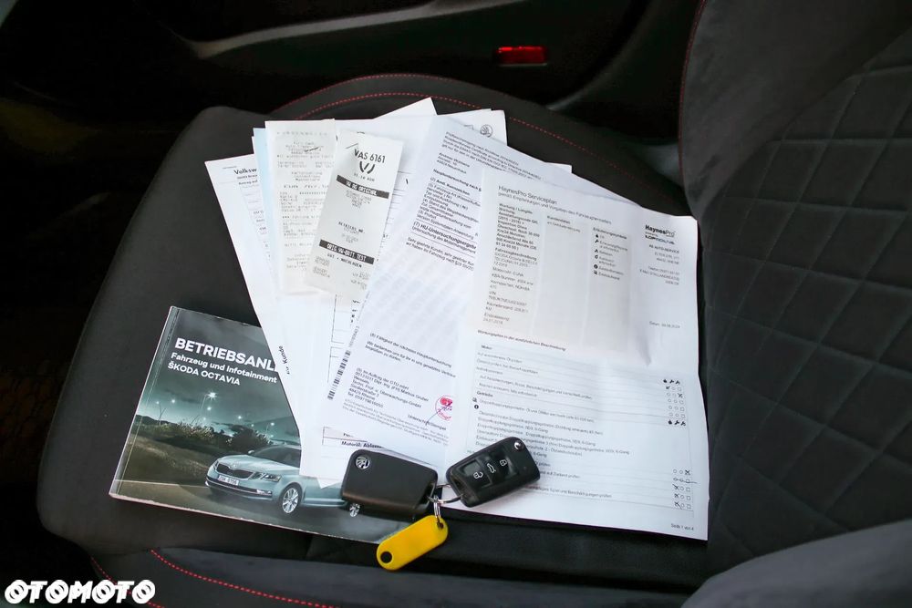 Skoda Octavia 2.0 TDI DSG RS - 37