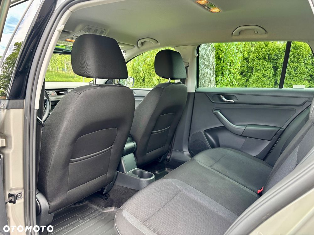 Skoda RAPID 1.2 TSI Ambition - 23