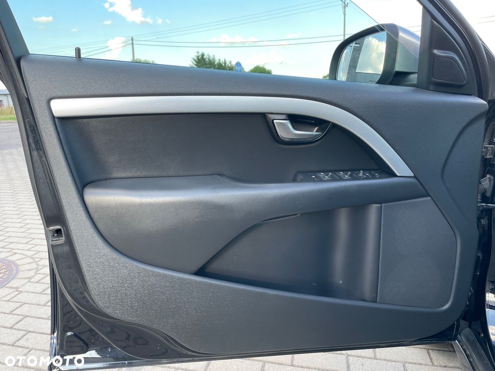 Volvo V70 D5 R-Design - 15