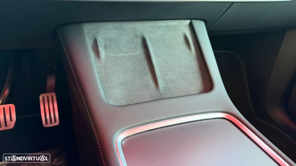 Tesla Model Y Performance Tração Integral - 39