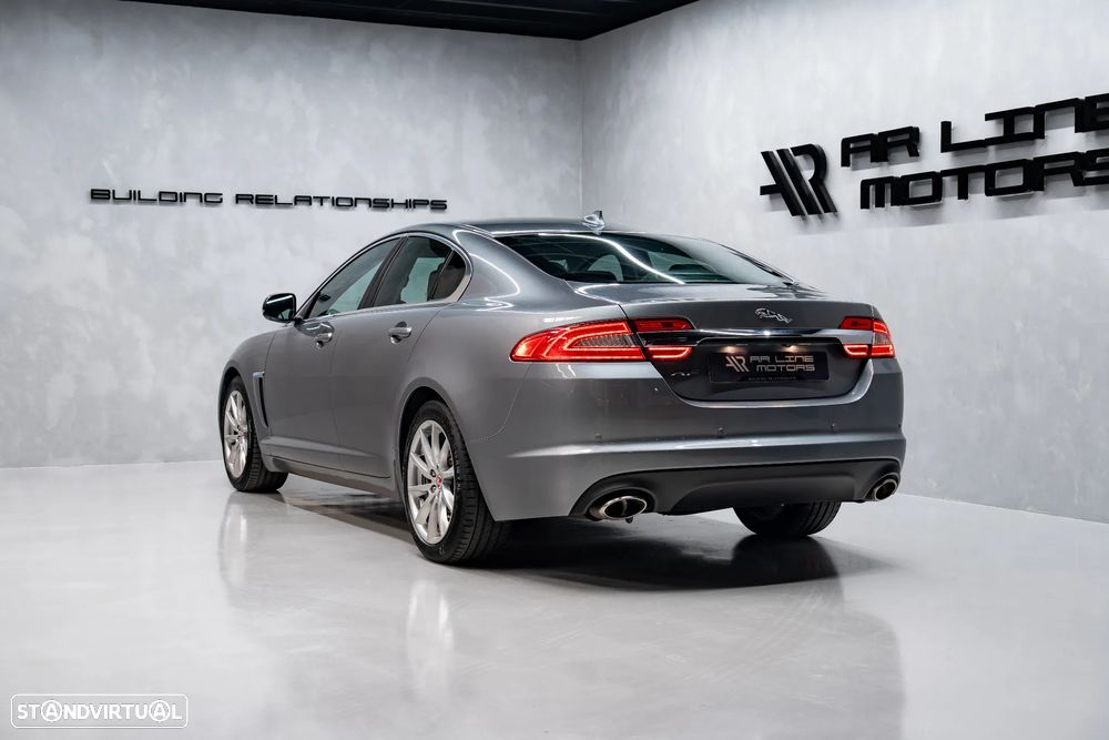 Jaguar XF 2.2 D Premium Luxury - 9