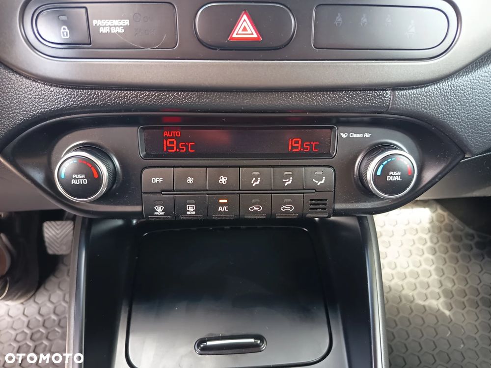 Kia Carens 1.6 GDI Dream-Team Edition - 24