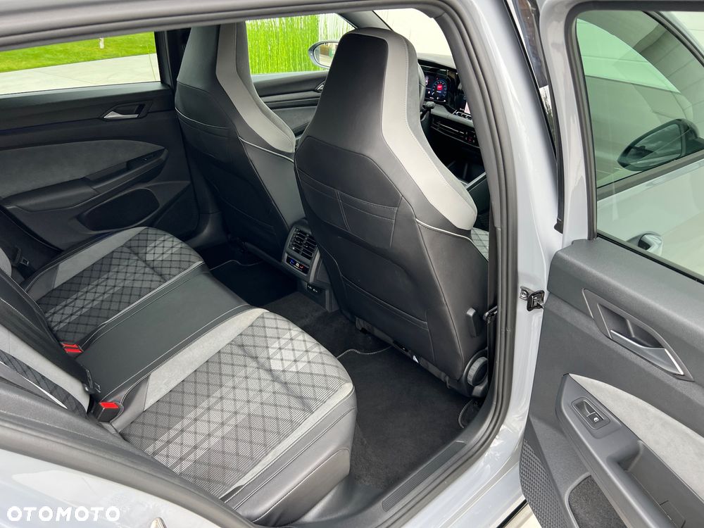 Volkswagen Golf Variant 1.5 eTSI OPF DSG R-Line - 15