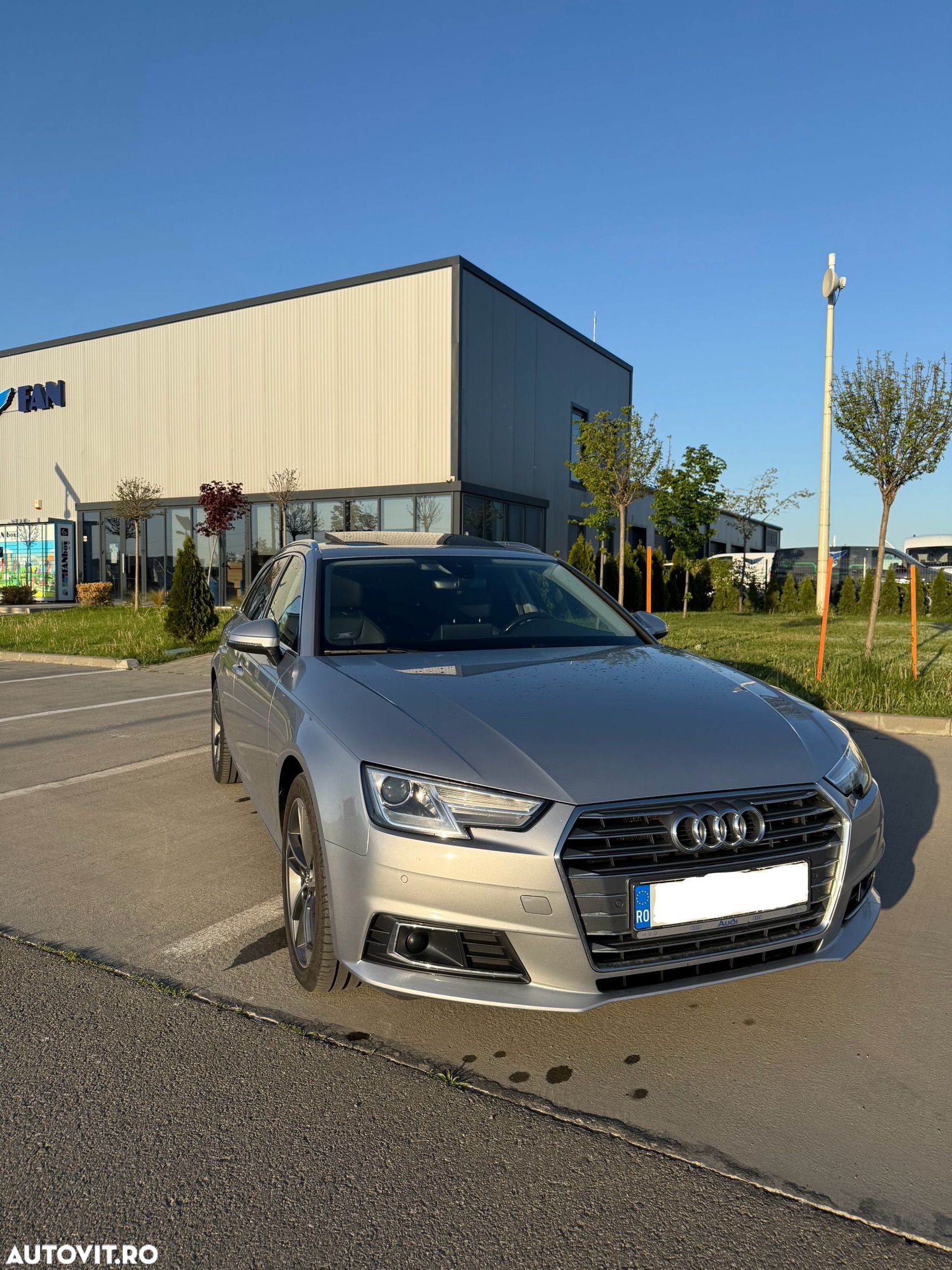 Audi A4 2.0 TDI S tronic - 1