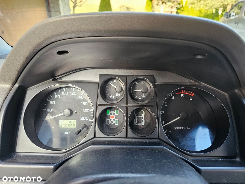 Mitsubishi Pajero - 18