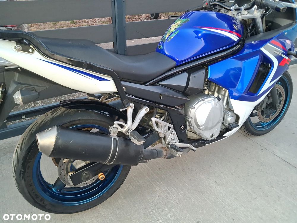 Suzuki GSX - 6