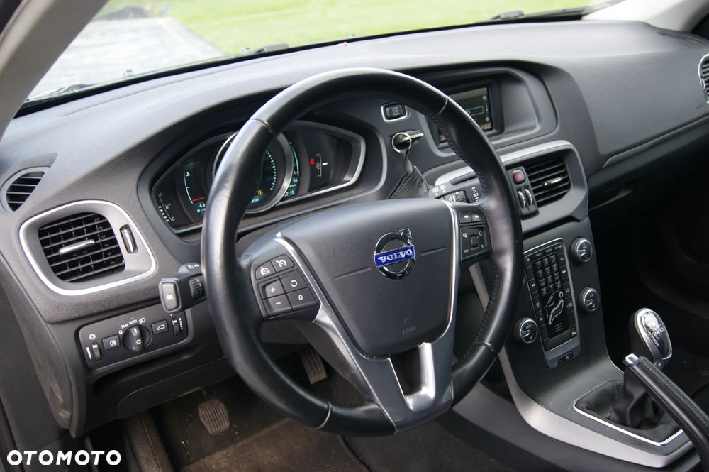 Volvo V40 D3 Momentum - 14
