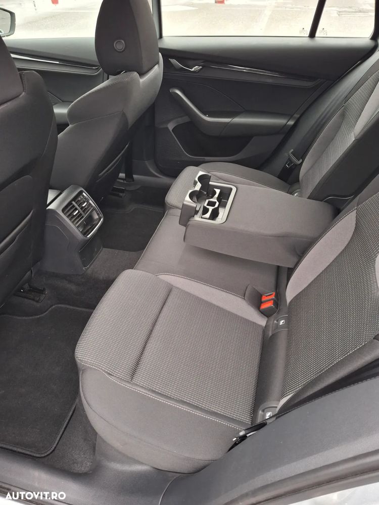 Skoda Octavia Combi 2.0 TDI DSG Clever - 10