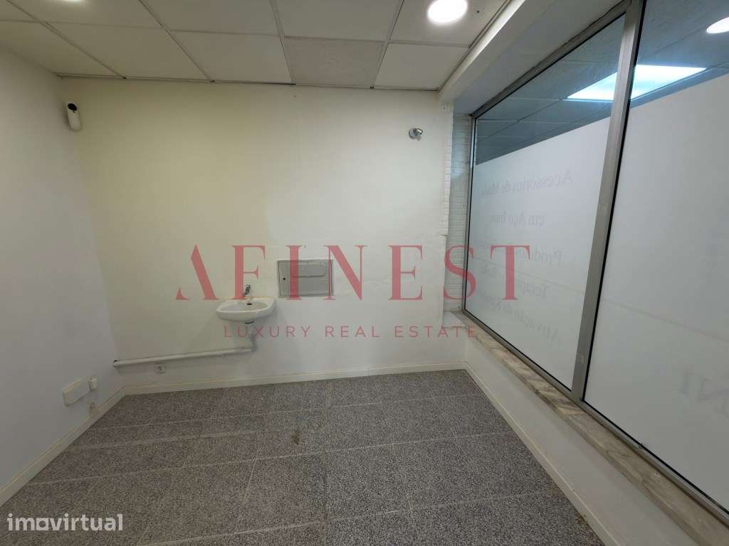 Loja 35m² no Centro da Caparica - Pronta a Entrar! - Grande imagem: 3/21