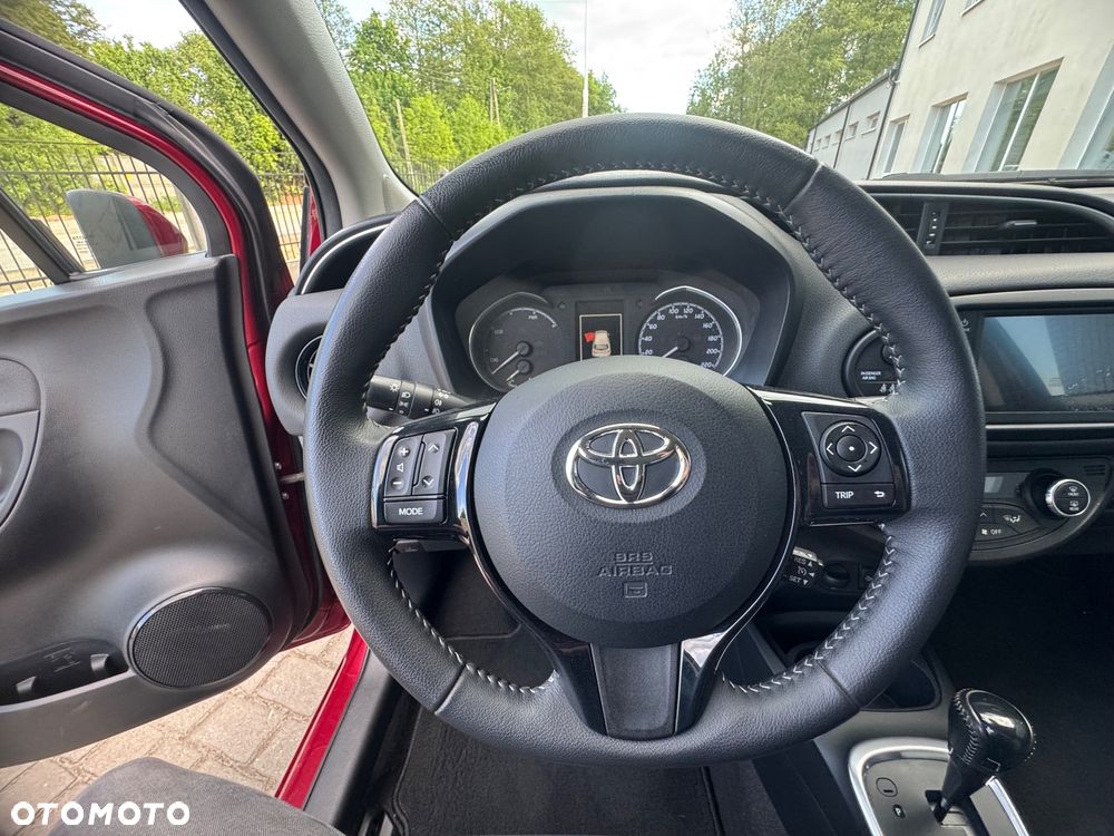 Toyota Yaris Hybrid 100 Premium - 12
