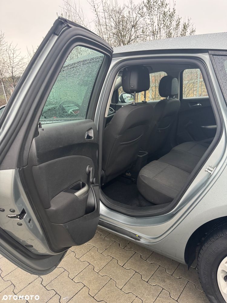 Opel Astra 1.6 Design Edition - 19