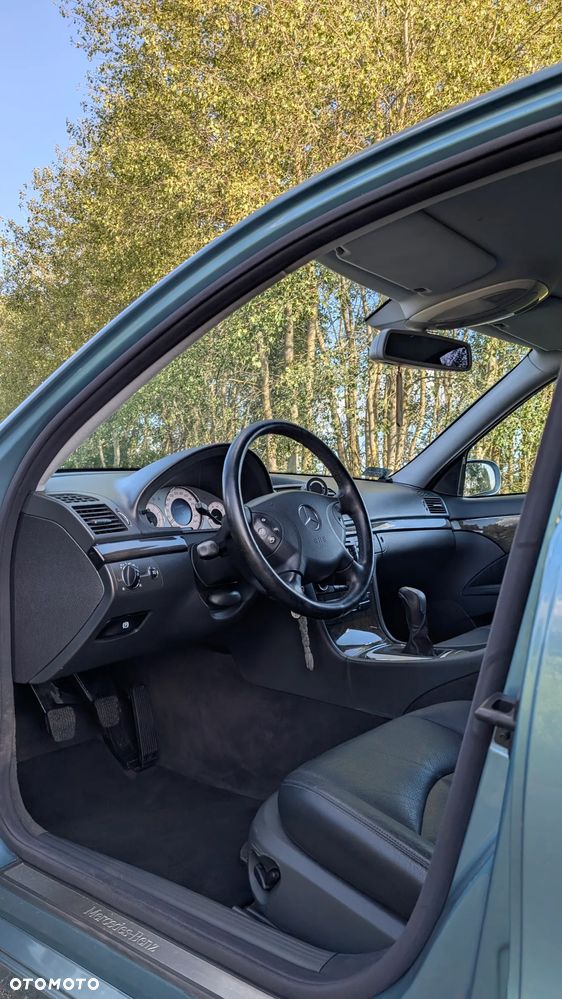 Mercedes-Benz Klasa E 240 T Avantgarde - 9