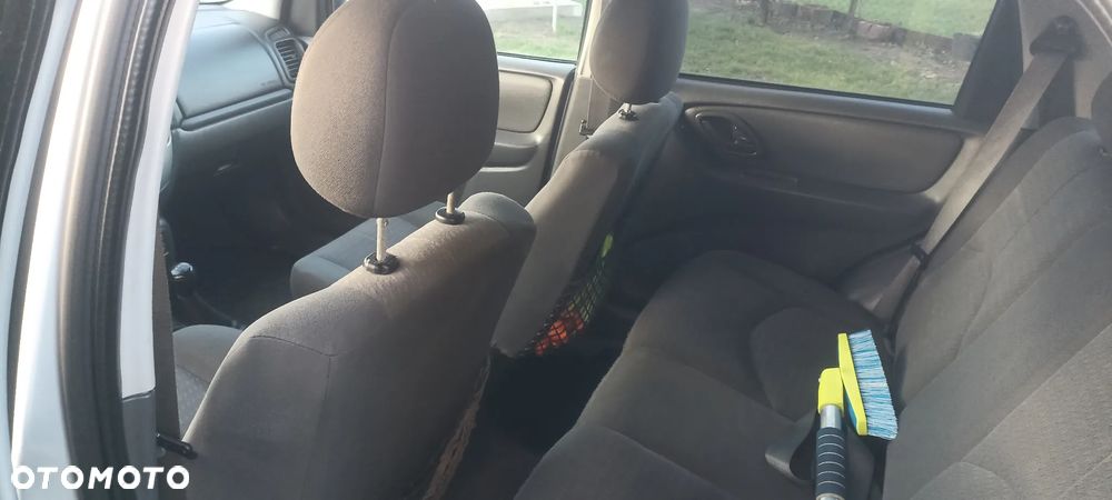 Mazda Tribute 4x2 Adventure Comfort - 12