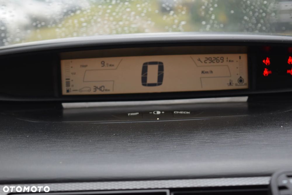 Citroën C4 1.4 16V Style - 17