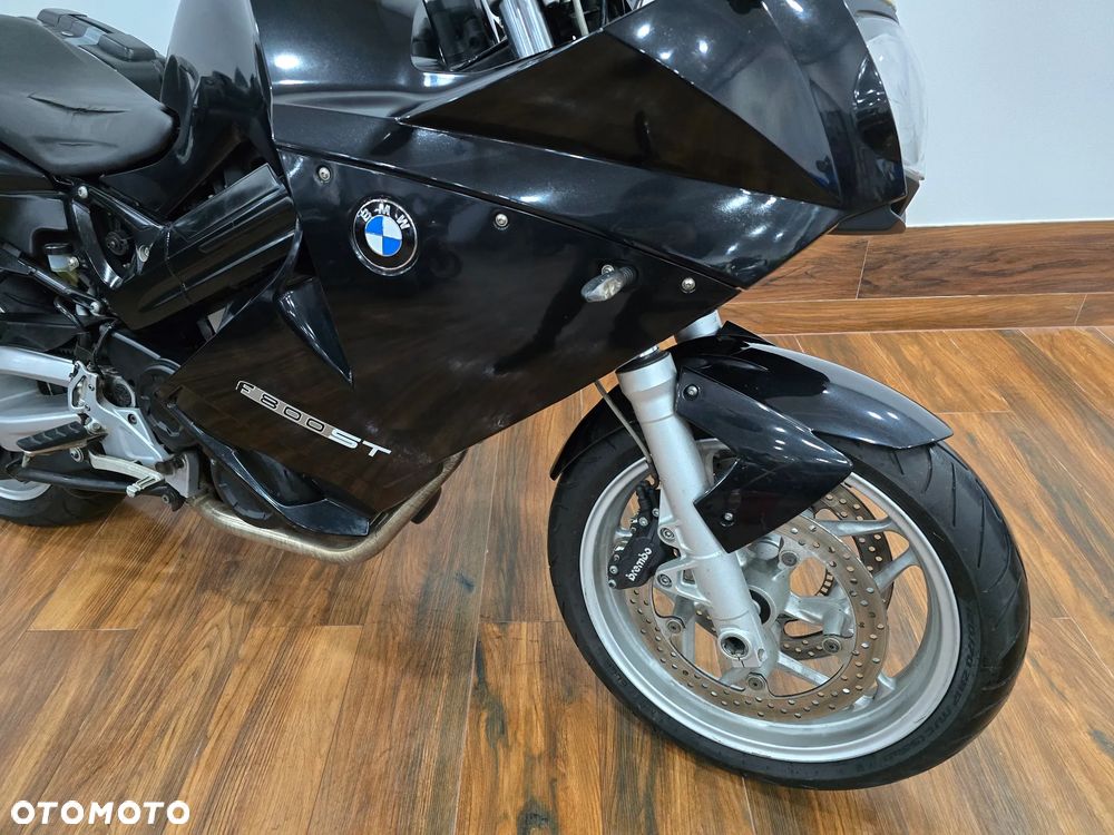 BMW F - 19