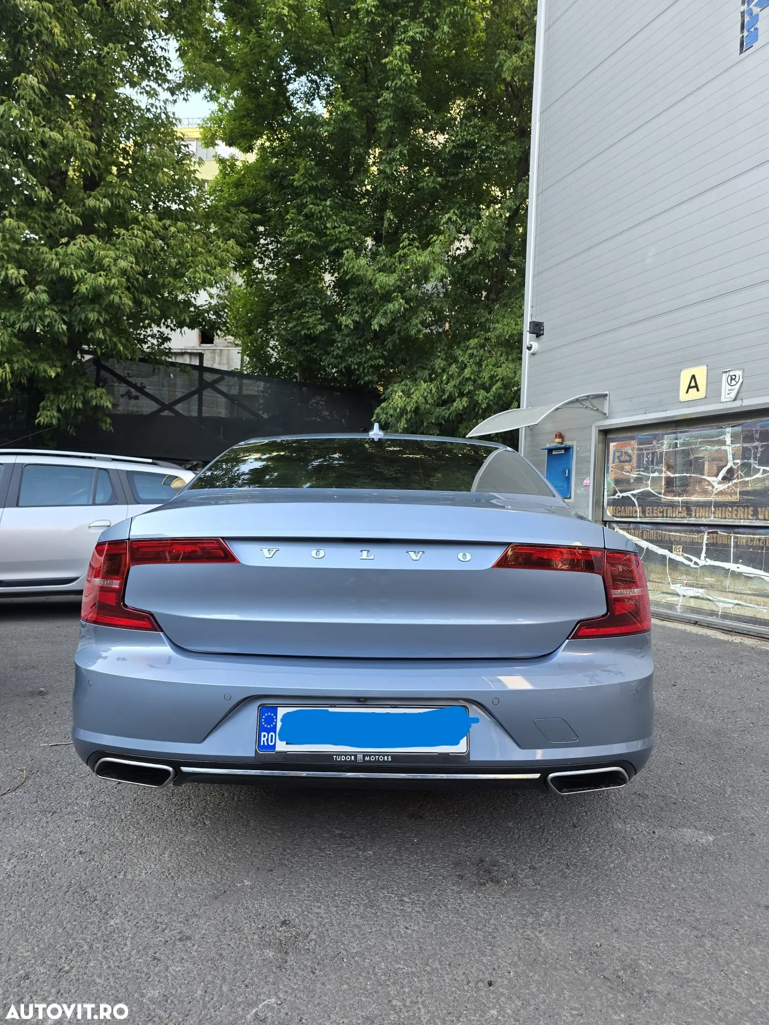 Volvo S90 T8 Twin Engine AWD Geartronic Momentum - 21