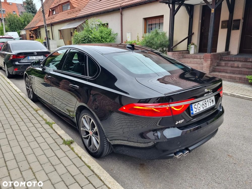 Jaguar XF 2.0 i4D R-Sport - 12