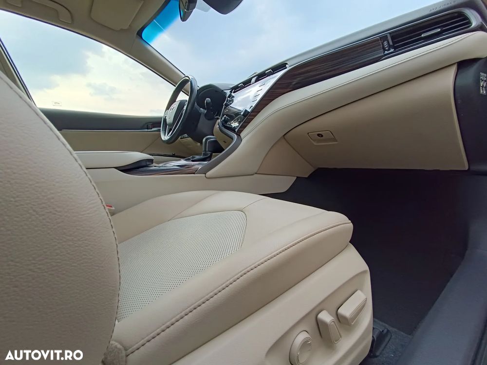 Toyota Camry Executive - 10
