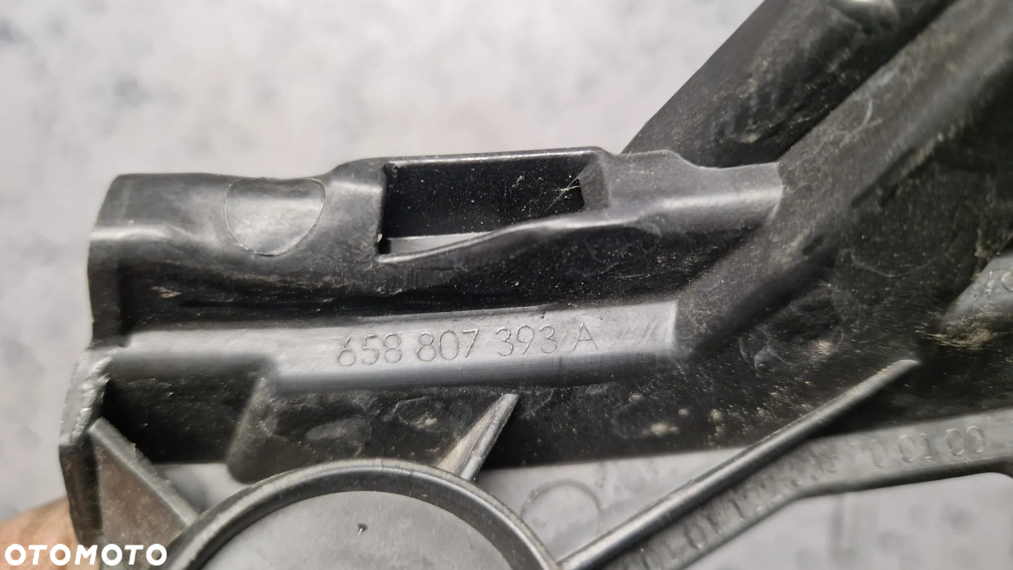 SKODA KAMIQ ŚLIZG ZDERZAKA LEWY TYŁ 658807393A - 3
