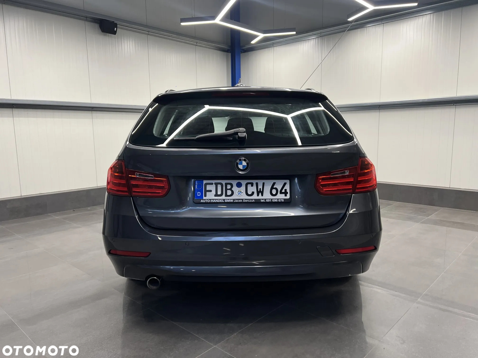 BMW Seria 3 318d DPF Touring - 12