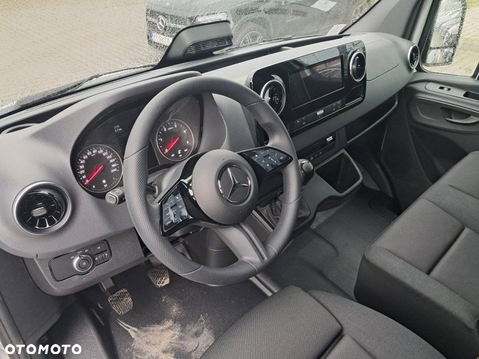 Mercedes-Benz Sprinter - 5