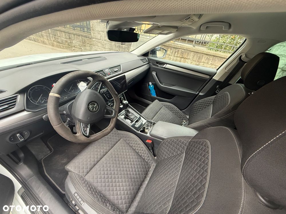 Skoda Superb 2.0 TDI Sportline DSG - 6
