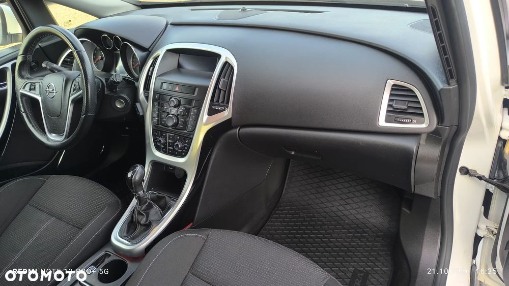 Opel Astra 2011
