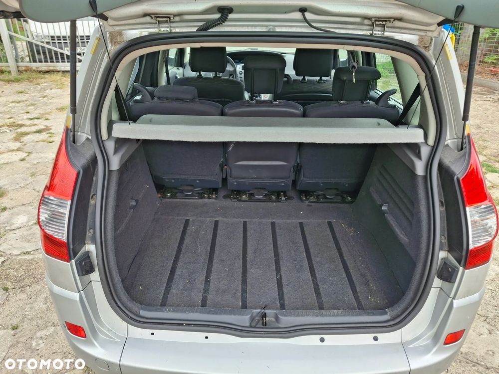 Renault Scenic 1.6 16V Confort Privilege - 10