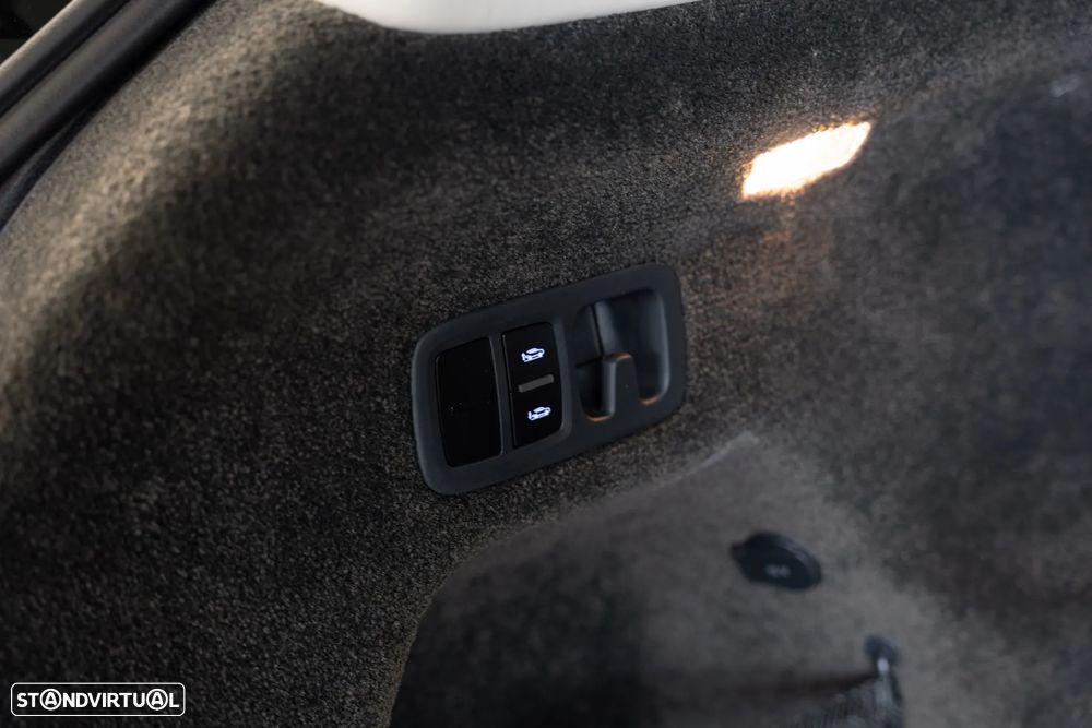 Bentley Bentayga W12 Mulliner - 30