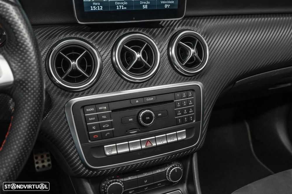 Mercedes-Benz A 180 AMG Line - 16