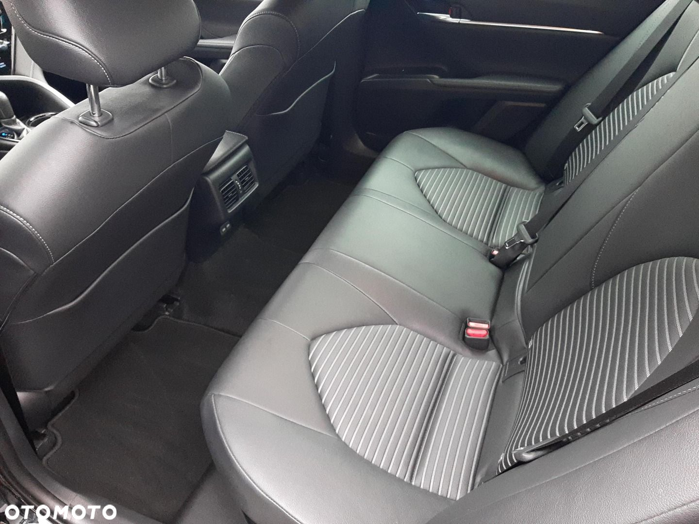 Toyota Camry - 12