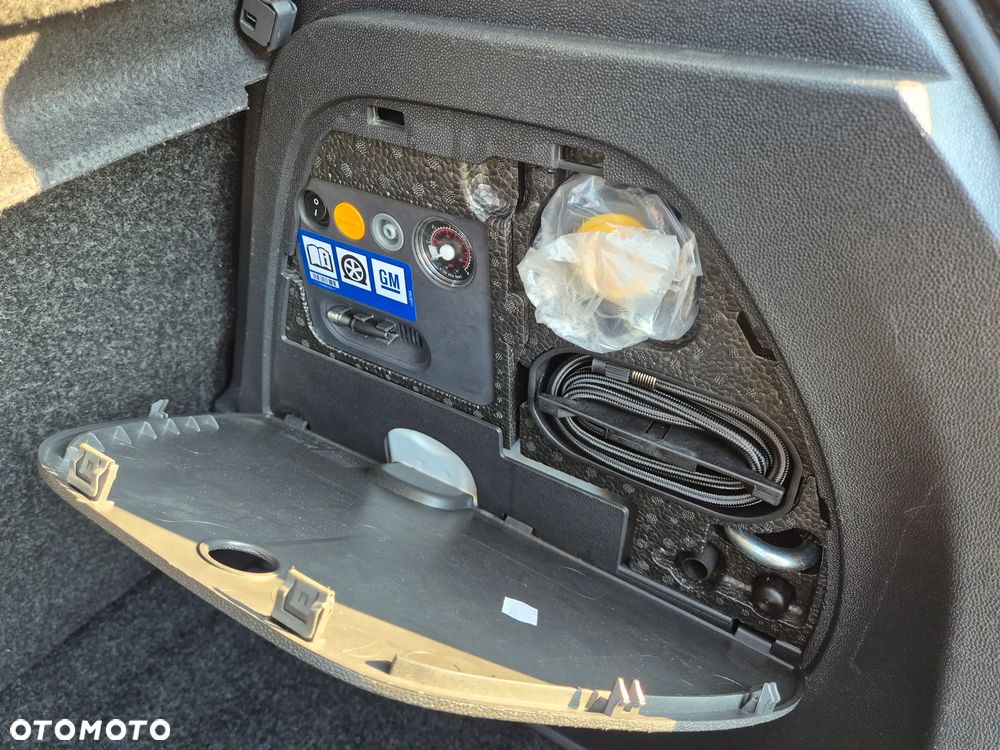 Opel Corsa 1.2 16V Edition / Active - 39