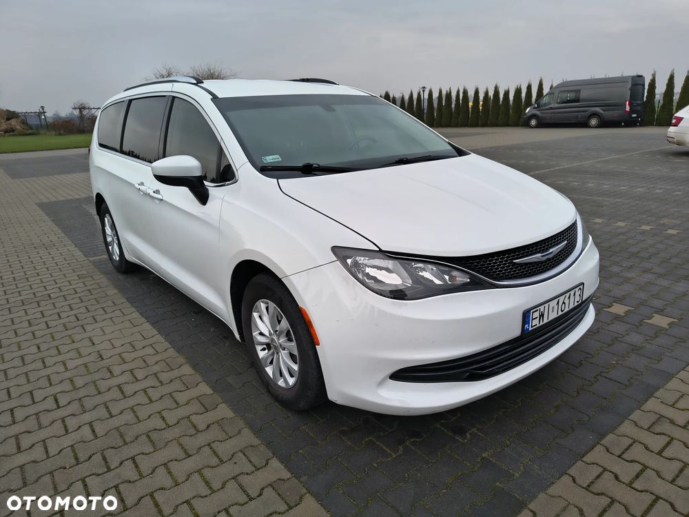 Chrysler Pacifica - 2