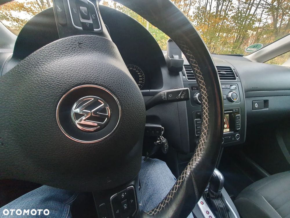 Volkswagen Touran 2.0 TDI DPF BlueMotion Technology DSG Comfortline - 17