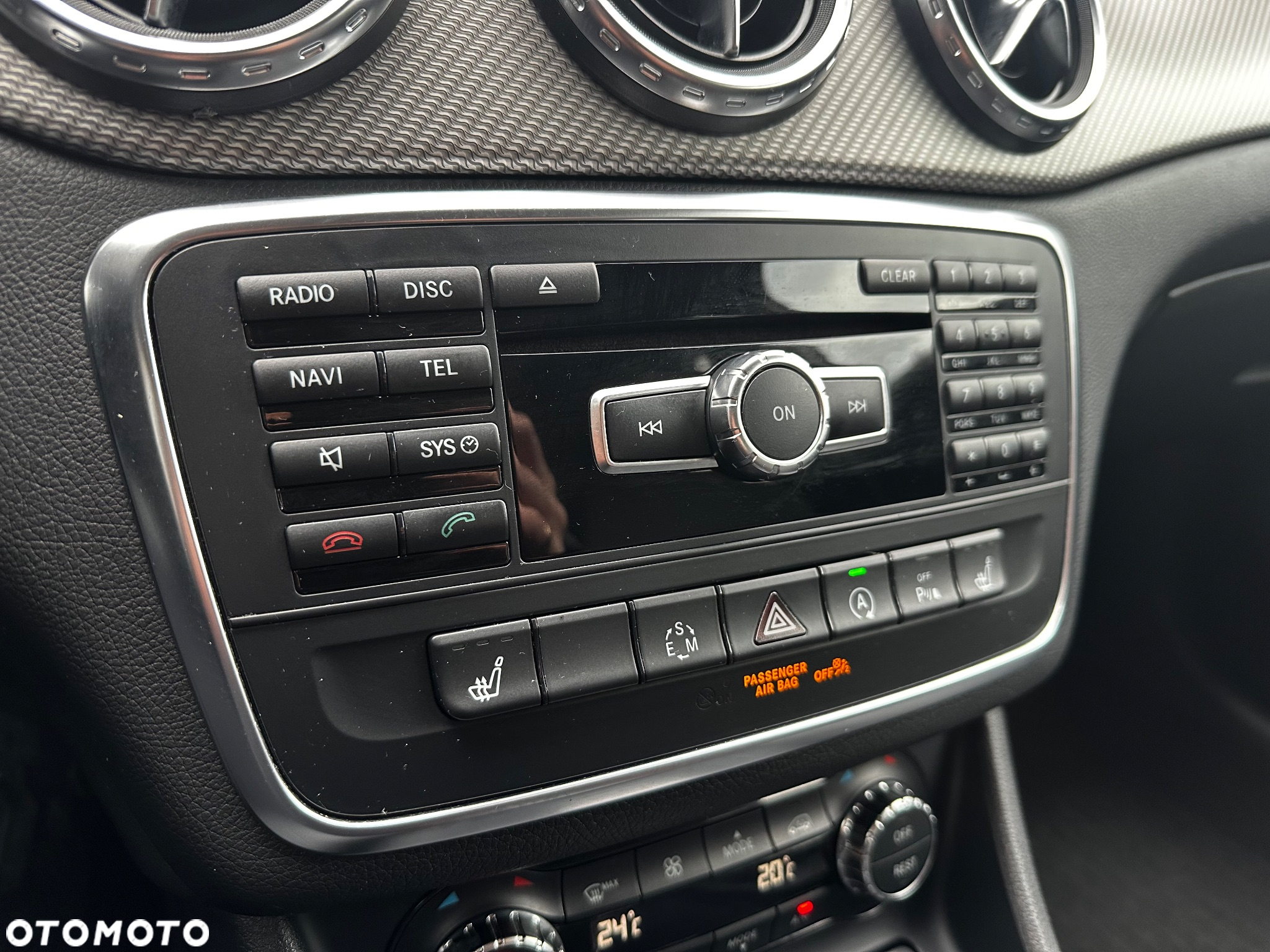 Mercedes-Benz GLA 180 7G-DCT - 27
