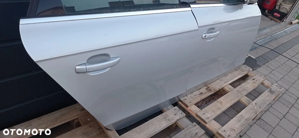 AUDI A4 B8 Sedan drzwi lewe  tylne LX7W - 7