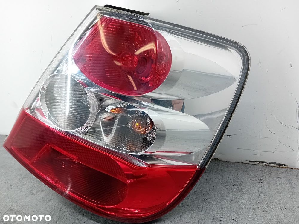 LAMPA TYLNA PRAWA HONDA CIVIC VII HATCHBACK 3 DRZWI - 4