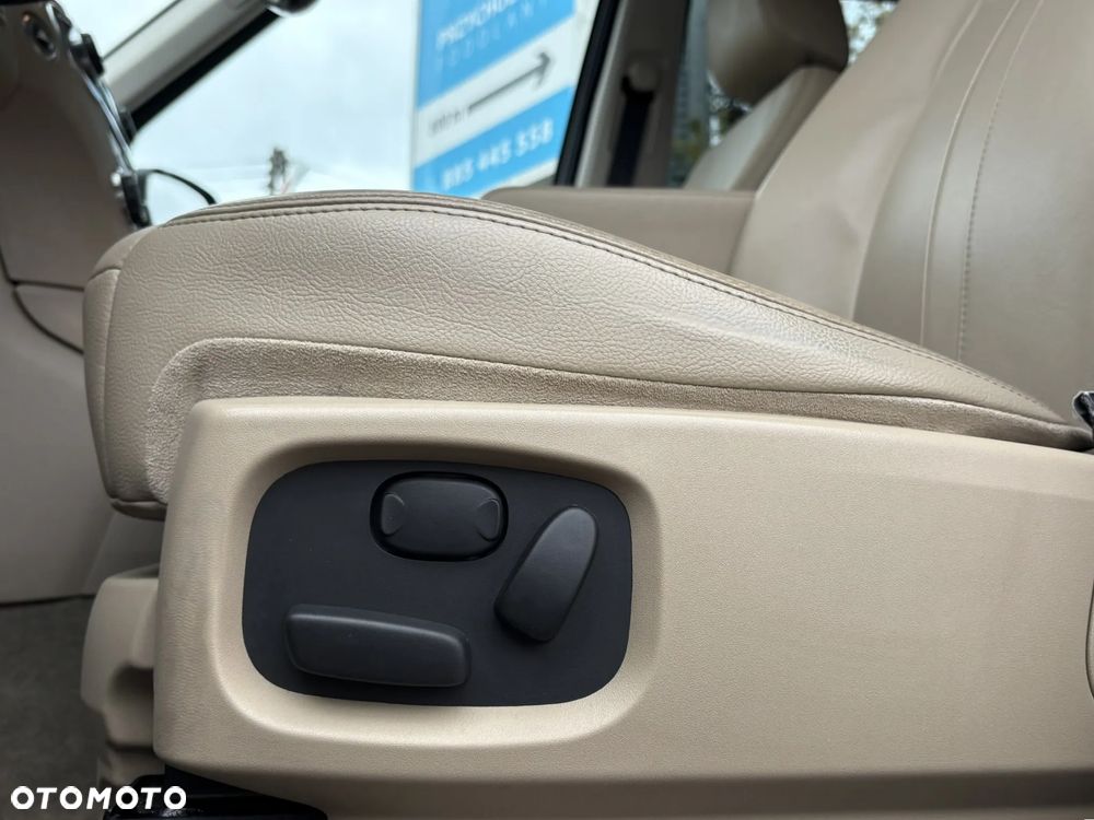 Land Rover Discovery IV 3.0 SD V6 HSE - 11