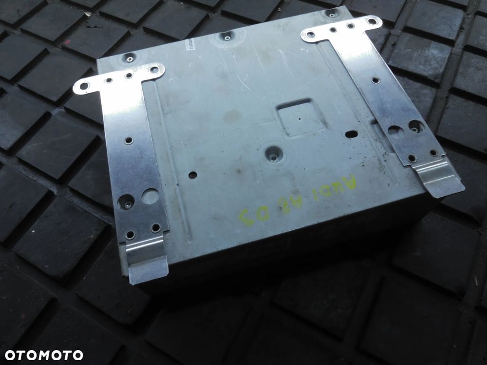 TUNER RADIA AUDI A6 C6 4E0035541E POSIADAM 2 SZT - 3
